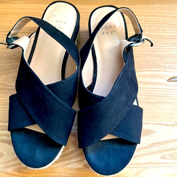 🚫SOLD🚫 Black Buckle Wedges 🖤 👡 - Picture 5 of 15